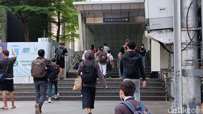 Karyawan Jakarta Tercekik Ongkos: Gaji Habis buat Pulang Pergi!