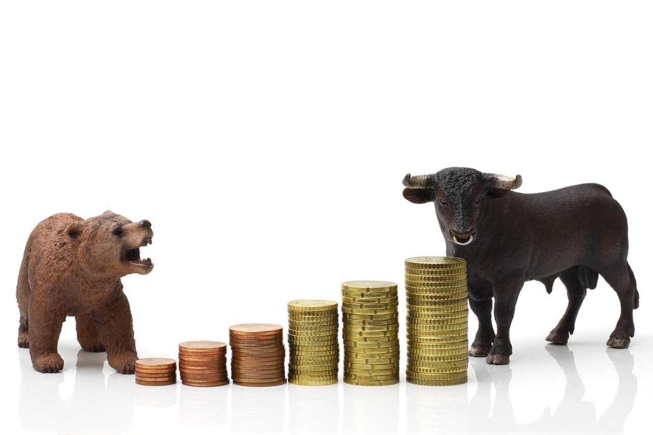 Bitcoin turun di bawah $113,000, membuat pasar ketakutan — bull dan bear terjebak dalam kebuntuan