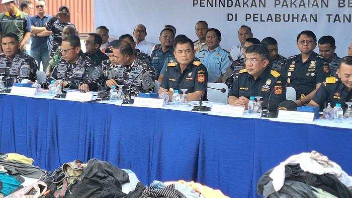 Bea Cukai Gagalkan Penyelundupan Pakaian Bekas Rp 1,5 M di Tanjung Priok