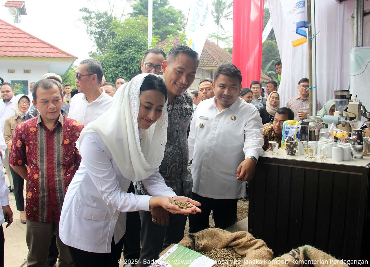 Kepala Bappebti Dampingi Wamendag dalam Pelepasan Ekspor Komoditas Kopi dari Gudang SRG Subang ke Tiongkok