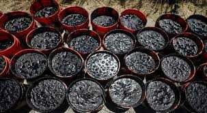 Minyak Terseret Surplus dan Konflik