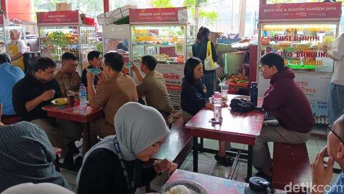 Gaji Habis di Kantin dan Kopi: Cerita Pegawai Jakarta yang Sulit Nabung