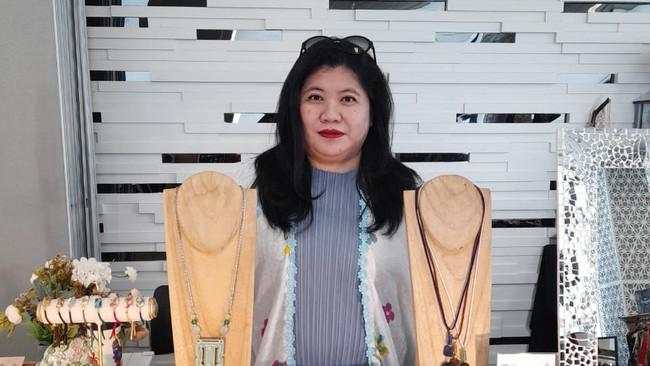 Wanita Ini Raup Puluhan Juta Sulap Limbah Jadi Perhiasan, Kok Bisa?