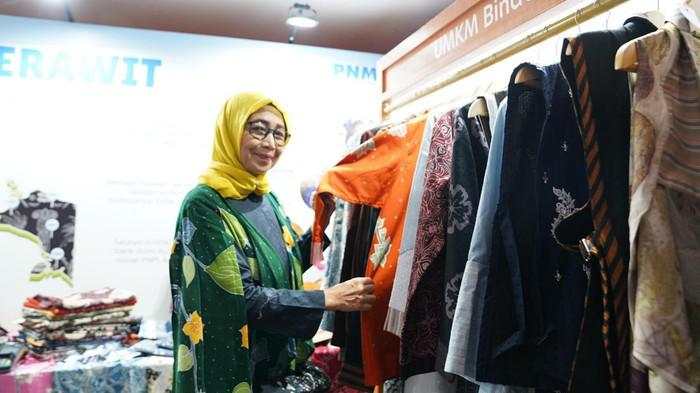 Dulu Buruh, Nasabah Binaan PNM Mekaar Kini Jadi Pengusaha Batik
