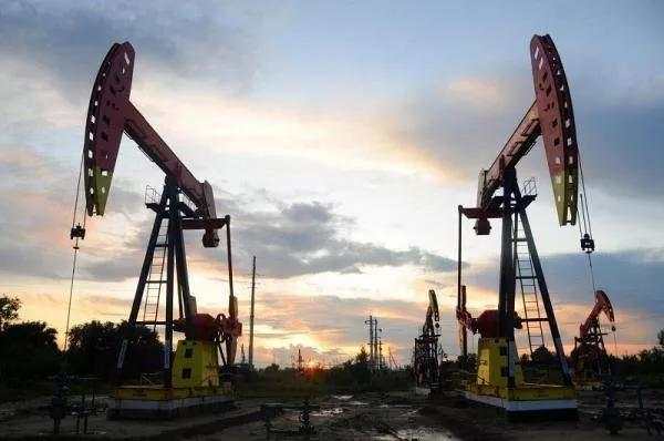 Harga Minyak Menguat Jelang Pernyataan Trump Terkait Konflik Rusia dan Ukraina