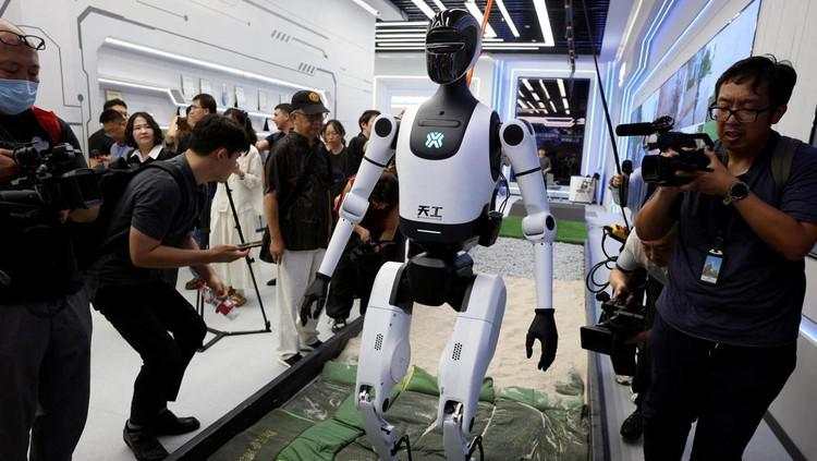 Beijing Luncurkan Toko Robot, Jual Pelayan hingga Anjing Pintar