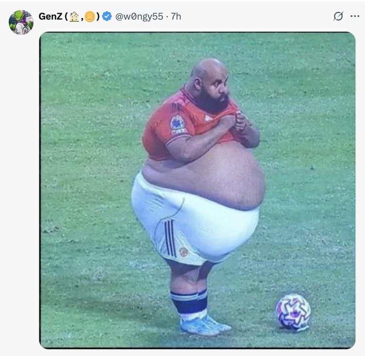 Meme Arsenal Hajar MU: Blunder Bayindir, Onana Dirindu