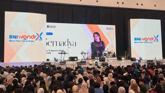 Pengunjung BNI wondrX 2025 Diajak Sing Along Bareng Bernadya di ICE BSD