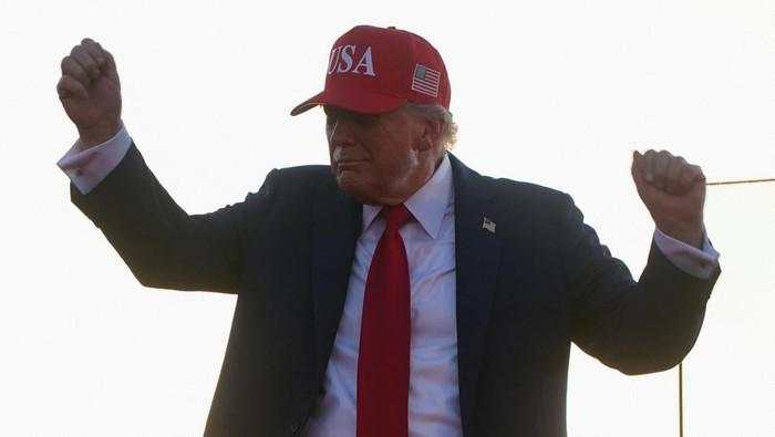 Tarif Balasan Resmi Berlaku, Trump Senang Miliaran Dolar Mengalir ke AS