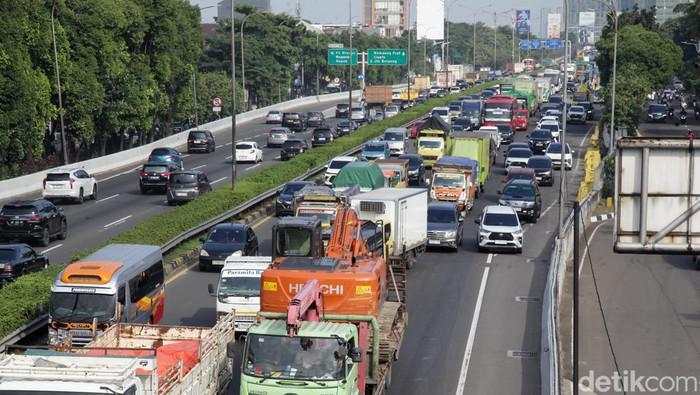 Rencana Truk Sumbu 3 Dibatasi saat Libur Maulid Dikritik