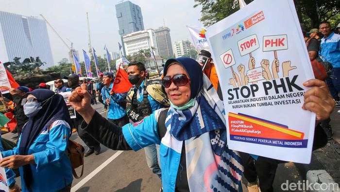 Buruh Teriak! PHK Tembus 939 Ribu Gegara Impor Murah
