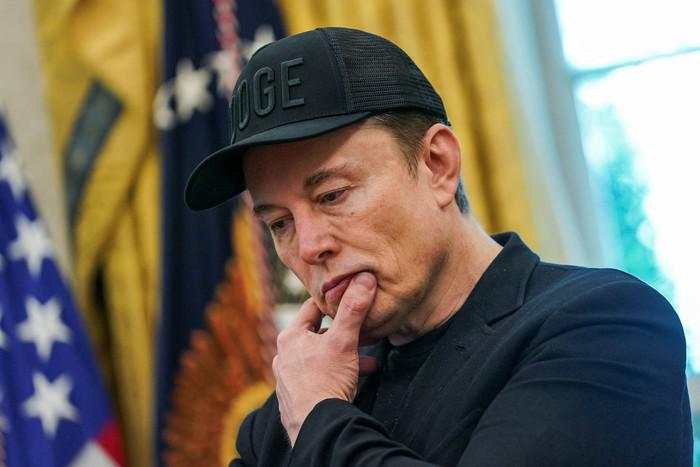 Elon Musk Ancam Apple Karena Pilih Kasih Pada ChatGPT