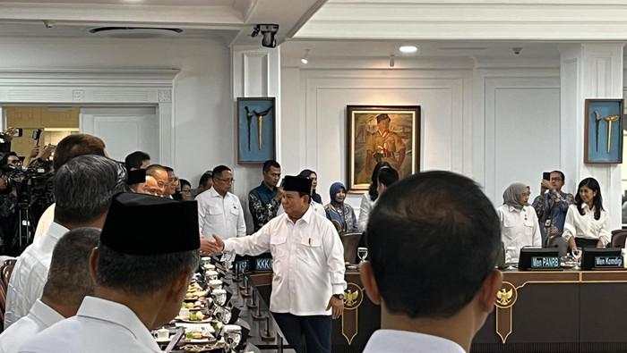 Sri Mulyani Mau Jelaskan Anggaran 2026, Prabowo Langsung Bilang Begini ke Wartawan