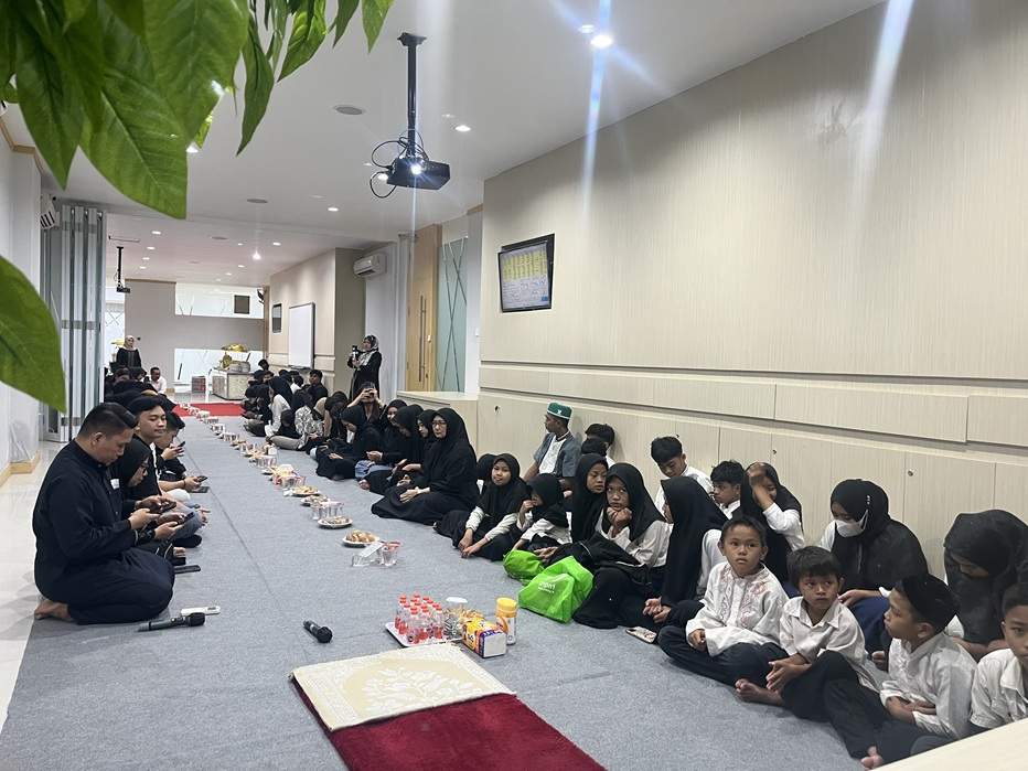 PT SOLID GOLD BERJANGKA BERBUKA PUASA BERSAMA ANAK-ANAK YATIM PIATU