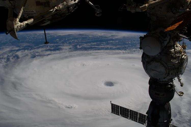 Indah Tapi Ngeri! Foto Topan Raksasa Difoto dari Luar Angkasa