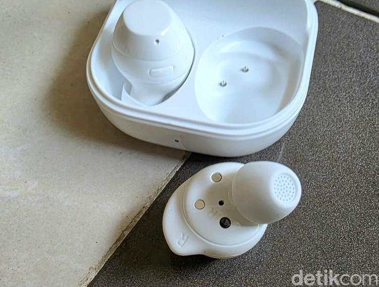 Unboxing Galaxy Buds Core, TWS Murah Samsung