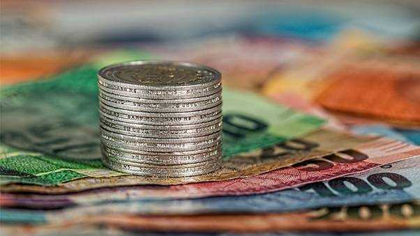 Deflation Wealth Battle: 2025 Market Trends & Strategies