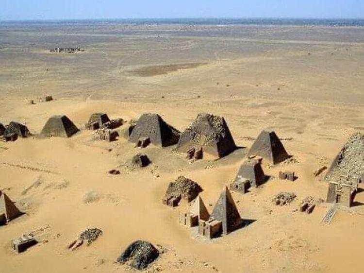 Foto Bangunan Bersejarah yang Bikin Melongo