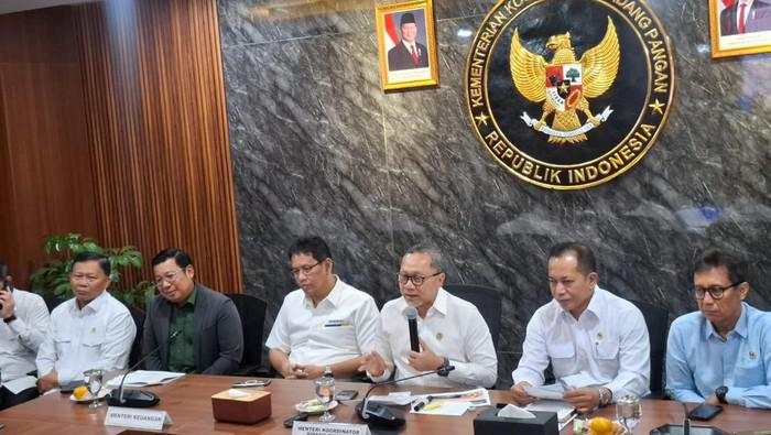 Zulhas Desak Dana Rp 200 T Cepat Cair untuk Kopdes Merah Putih