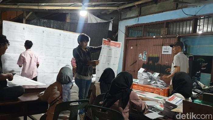 Curhatan Petugas KPPS Pulang Subuh Bikin Warganet Terenyuh
