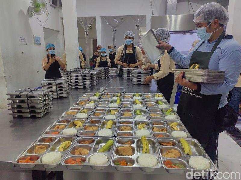 Melihat Langsung Dapur MBG Palmerah di Tengah Kasus Keracunan Massal