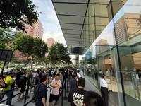 Potret Antrean Sambut iPhone 17 dan Air di Orchard Road