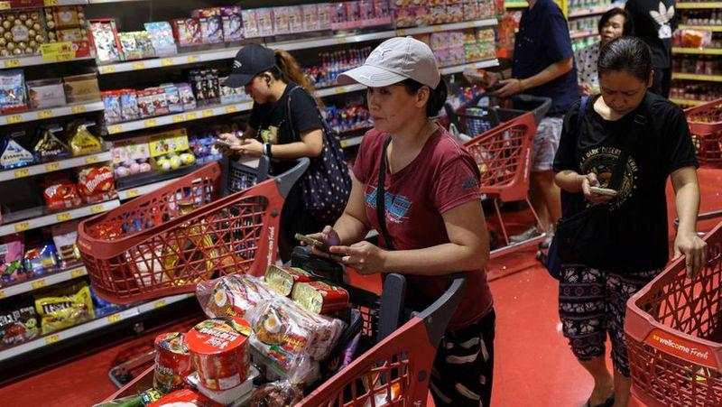 Warga Hong Kong Mendadak Panic Buying, Indomie Diborong!