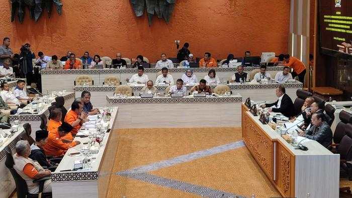 Ada soal Larangan Tahan Ijazah-Pesangon buat PKWT di RUU Ketenagakerjaan