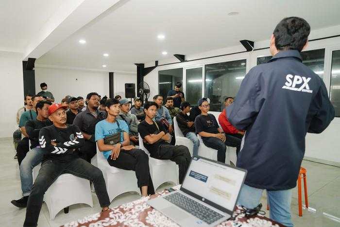 Hadirkan Layanan Unggul, Kurir SPX Express Upgrade Skill Komunikasi
