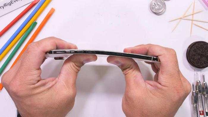 iPhone Air Disiksa Habis-habisan, Begini Nasib HP Tertipis Apple?