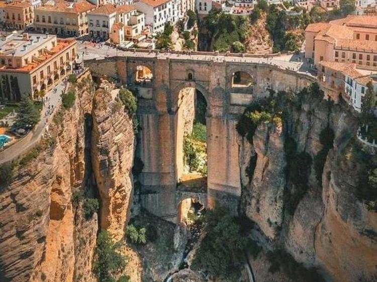 Foto Bangunan Bersejarah yang Bikin Melongo