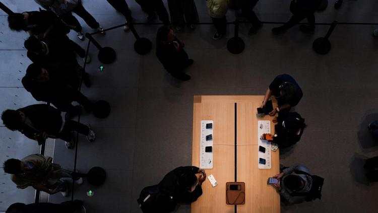 Antusias Warga Beijing Sambut Penjualan Perdana iPhone 17