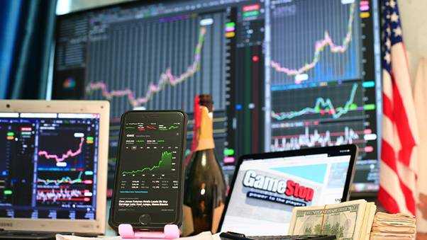 Deflation Wealth Battle: 2025 Market Trends & Strategies
