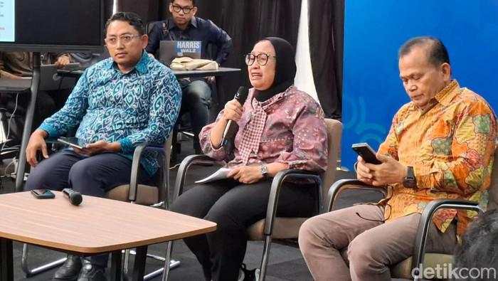Tangis Wakil Kepala BGN Gegara Banyak Kasus Keracunan Makan Bergizi Gratis