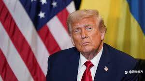 特朗普发梗图恶搞:鲍威尔“被炒”,打包走人!