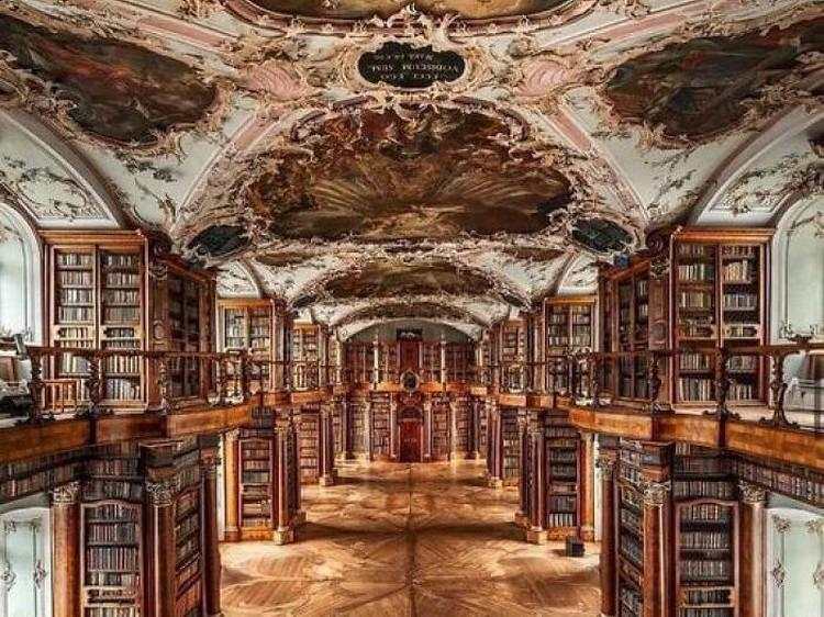 Foto Bangunan Bersejarah yang Bikin Melongo