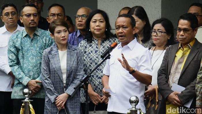 Bahlil Buka Suara soal Pelayanan SPBU Pertamina