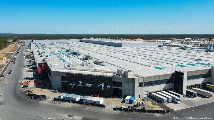 Robot Tesla 'Hajar' Pekerja Sampai Luka Parah