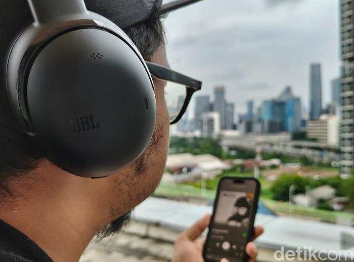 Review JBL Tour One M3: Headphone Premium Baterai Super Awet