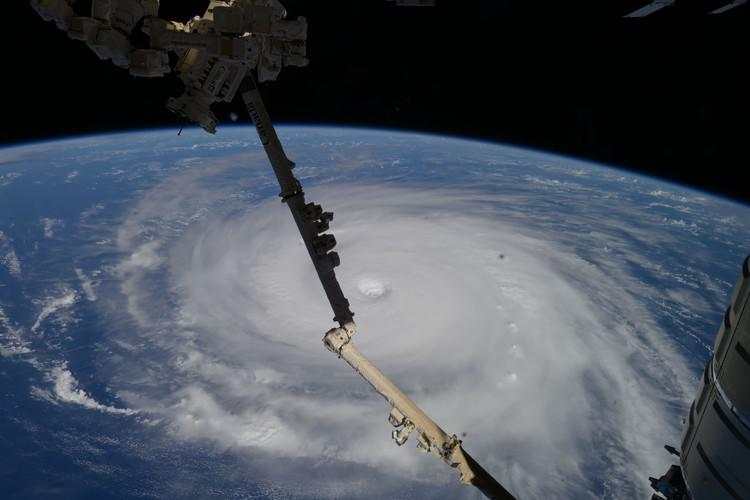 Indah Tapi Ngeri! Foto Topan Raksasa Difoto dari Luar Angkasa