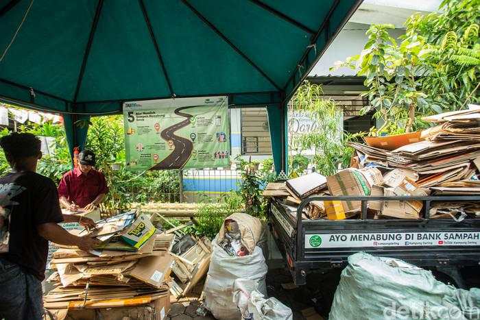 Potret Warga Tangerang Nabung Emas Dari Sampah