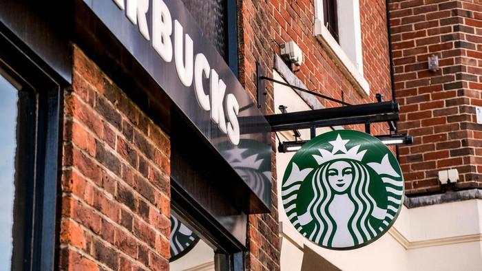 Petinggi Starbucks Mundur di Tengah Restrukturisasi dan PHK Massal