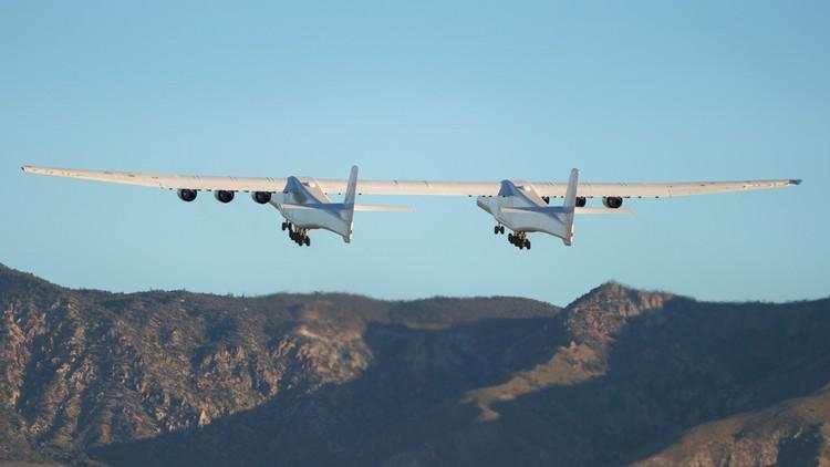 Pesawat Terbesar Sedunia Mengangkasa, Sayap Lebih Lebar dari Lapangan Bola