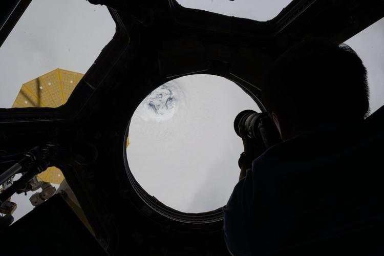 Indah Tapi Ngeri! Foto Topan Raksasa Difoto dari Luar Angkasa