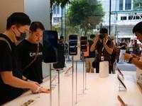 Potret Antrean Sambut iPhone 17 dan Air di Orchard Road