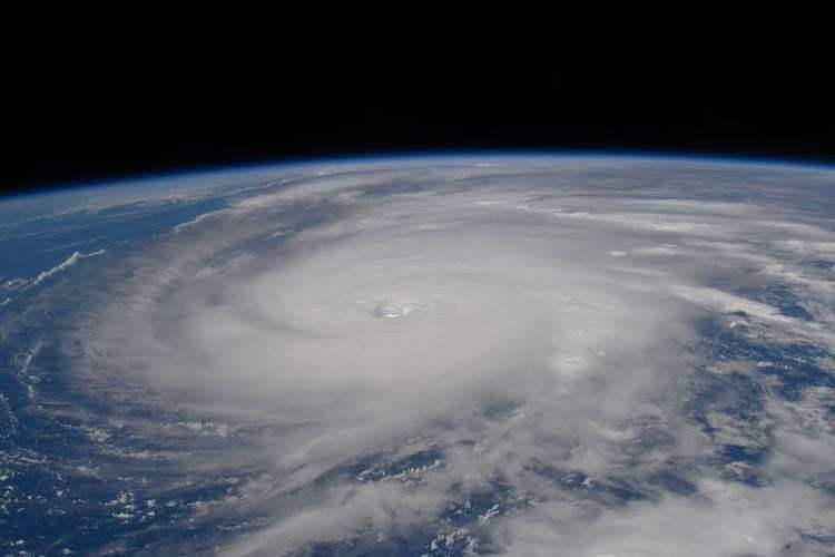 Indah Tapi Ngeri! Foto Topan Raksasa Difoto dari Luar Angkasa