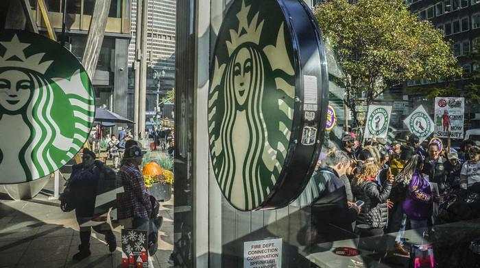 Restrukturisasi Rp 16 Triliun, Starbucks Tutup 400 Gerai-PHK 900 Karyawan