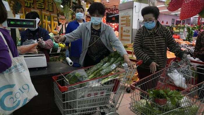 Warga Hong Kong Mendadak Panic Buying, Indomie Diborong!