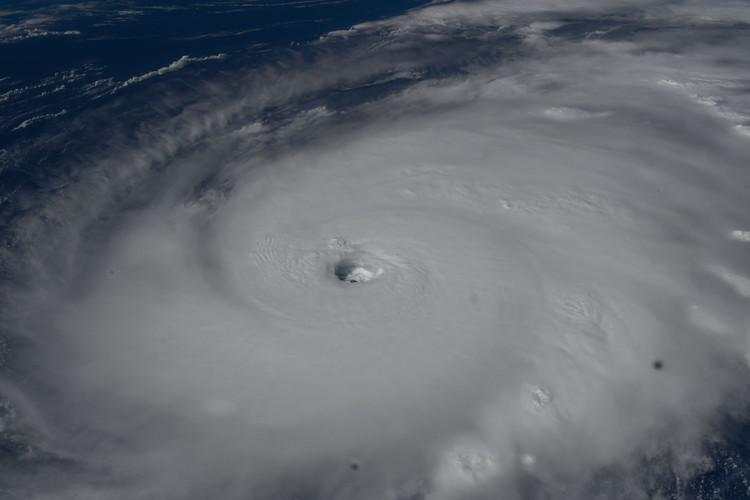 Indah Tapi Ngeri! Foto Topan Raksasa Difoto dari Luar Angkasa