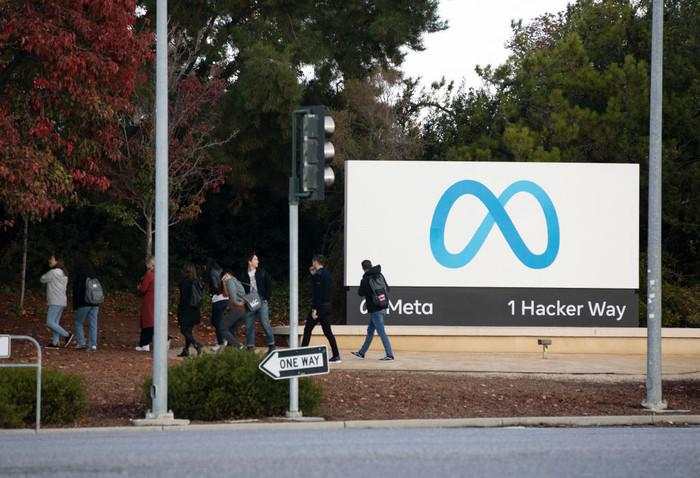 Visa H-1B AS Super Mahal, Menteri Trump: Latih Saja Orang Amerika